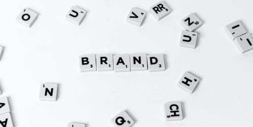 Descubre la diferencia entre nombre de empresa y marca